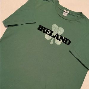 Mens (or Unisex) Old Navy Short Sleeve Graphic Print T-Shirt. Size Large.